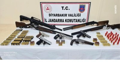 Diyarbakır'da 3 kişinin yaralandığı kavgaya ilişkin silah ve m&uuml;himmat ele ge&ccedil;irildi