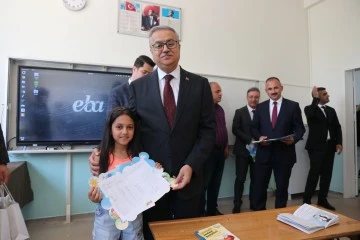 Diyarbakır'da 478 bin &ouml;ğrenci karne aldı