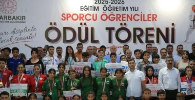Diyarbakır'da 63 sporcu &ouml;ğrenci &ouml;d&uuml;llendirildi