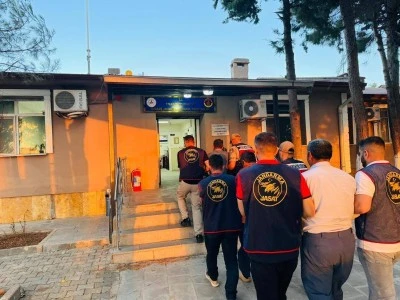 Diyarbakır'da 65 firari h&uuml;k&uuml;ml&uuml; yakalandı