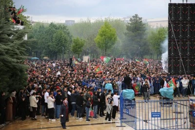 Diyarbakır'da Amed Sportif Faaliyetler taraftarı, S&uuml;per Lig yolundaki ma&ccedil;ı dev ekrandan izledi