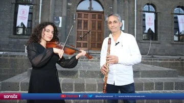 Diyarbakır'da baba-kızın m&uuml;zik dinletisi ilgi g&ouml;rd&uuml;