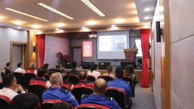 Diyarbakır'da cezaevindeki yetim ile &ouml;ks&uuml;z &ccedil;ocuklara giysi yardımı