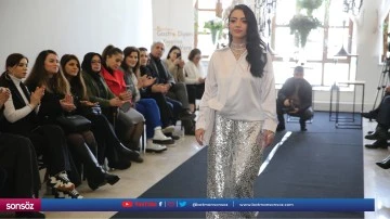 Diyarbakır'da defile d&uuml;zenlendi