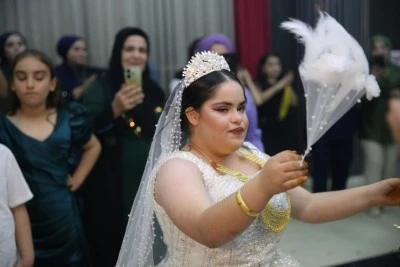 Diyarbakır'da down sendromlu gen&ccedil; kızın gelinlik giyme hayali ger&ccedil;ekleştirildi