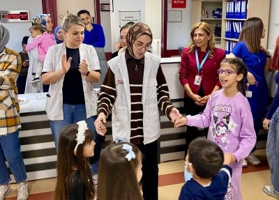 Diyarbakır'da D&uuml;nya Diyabet G&uuml;n&uuml;'nde &ccedil;ocuklara moral etkinliği d&uuml;zenlendi