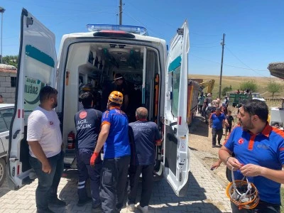 Diyarbakır'da d&uuml;şt&uuml;ğ&uuml; &ccedil;ukurda sıkışan &ccedil;ocuk kurtarıldı