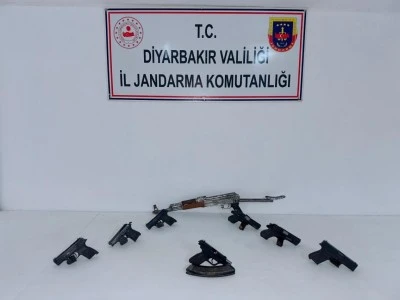 Diyarbakır'da d&uuml;zenlenen operasyonda silah ve m&uuml;himmat ele ge&ccedil;irildi