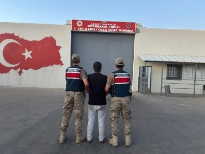 Diyarbakır'da firari 2 h&uuml;k&uuml;ml&uuml; yakalandı