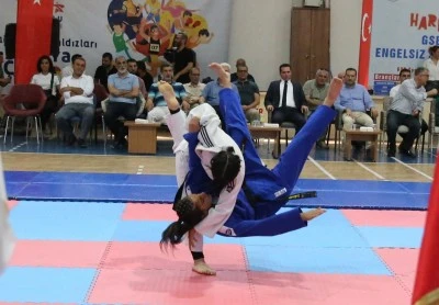 Diyarbakır'da GSB Spor Okulları ve Engelsiz Spor Okulları t&ouml;renle a&ccedil;ıldı