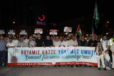 Diyarbakır'da İsrail'in K&uuml;resel Sumud Filosu'na saldırısı protesto edildi
