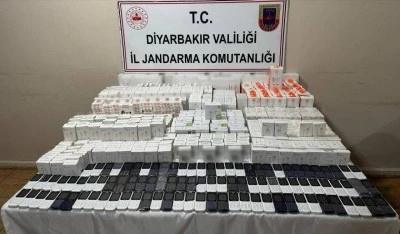 Diyarbakır'da ka&ccedil;ak 97 cep telefonu ele ge&ccedil;irildi