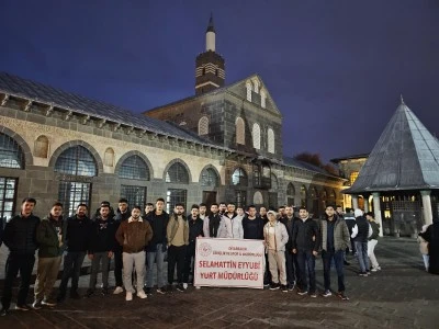 Diyarbakır'da &ouml;ğrenciler sabah namazında buluştu