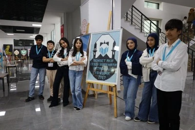 Diyarbakır'da &ouml;ğrencilerin yapay zeka desteğiyle hazırladıkları g&ouml;rseller sergilendi