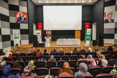 Diyarbakır'da "Teorik ve Pratik Y&ouml;nleriyle Sivil Toplumda Kadın" paneli d&uuml;zenlendi