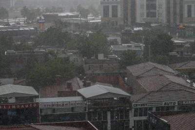 Diyarbakır'da sağanak etkili oldu