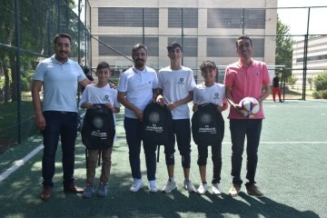 Diyarbakır'da sokakta futbol oynarken keşfedildi
