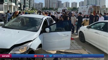 Diyarbakır'da taksi ile otomobilin çarpıştığı kazada 5 kişi yaralandı