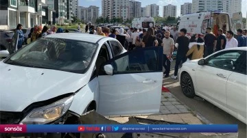 Diyarbakır'da taksi ile otomobilin &ccedil;arpıştığı kazada 5 kişi yaralandı