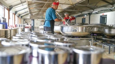 Diyarbakır'da T&uuml;rk Kızılay Aşevi'nde ramazanda ihtiya&ccedil; sahipleri i&ccedil;in yemek hazırlanıyor