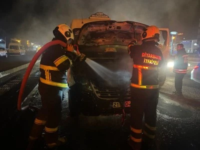 Diyarbakır'da yolcu minib&uuml;s&uuml;nde &ccedil;ıkan yangın s&ouml;nd&uuml;r&uuml;ld&uuml;