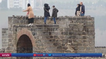 Diyarbakır surlarında 'selfi' tehlikesi