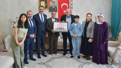 Diyarbakır Valisi Zorluoğlu, şehit ailelerini ziyaret etti