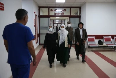 Diyarbakırlı &ccedil;iftler &ccedil;apraz b&ouml;brek nakli ile eşlerini hayata bağladılar