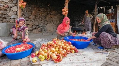 Diyarbakırlı kadınların geleneksel nar ekşisi mesaisi başladı