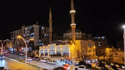 Doğu ve G&uuml;neydoğu'da Kadir Gecesi dualarla idrak edildi