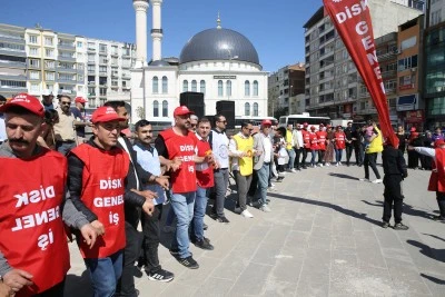 Doğu ve G&uuml;neydoğu'da "1 Mayıs Emek ve Dayanışma G&uuml;n&uuml;" kutlandı
