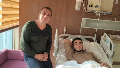 Domuz s&uuml;r&uuml;s&uuml;ne ateş a&ccedil;arken kazara kendini vuran gen&ccedil; yaralandı