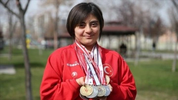 Down Sendromlu Berfin Yılmaz, Atletizmde Başarıya Koşuyor