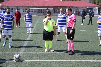 Down sendromlu &ccedil;ocuklar, futbol ma&ccedil;ını y&ouml;netti