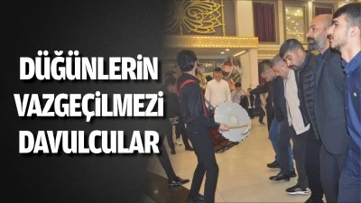 D&uuml;ğ&uuml;nlerin vazge&ccedil;ilmezi davulcular 