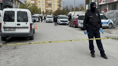D&uuml;n&uuml;rler arasında &ccedil;ıkan silahlı kavgada 2 kişi &ouml;ld&uuml;