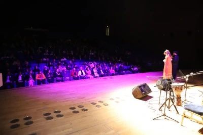 D&uuml;nya Anadil G&uuml;n&uuml;'nde konser ve şiir dinletisi