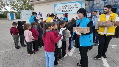 D&uuml;nya S&uuml;t Haftası&rsquo;nda &ouml;ğrencilere s&uuml;t dağıtıldı