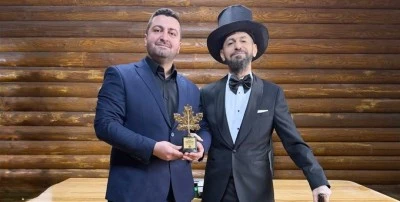 D&uuml;nyaca &Uuml;nl&uuml; Yazar Akif Manaf&rsquo;a Doğayla Barış &Ouml;d&uuml;l&uuml;
