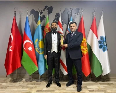 D&uuml;nyaca &Uuml;nl&uuml; Yazar Akif Manaf&rsquo;a K&uuml;resel Bilin&ccedil; ve Barış &Ouml;d&uuml;l&uuml; Verildi