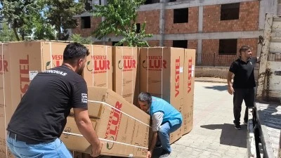 D&uuml;nyaevine giren 100 &ccedil;ifte &ccedil;eyiz yardımı teslim edildi