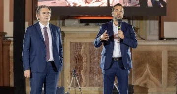D&uuml;nyanın en b&uuml;y&uuml;k seramik fuarı Cersaie&rsquo;de QUA Granite r&uuml;zg&acirc;rı esti