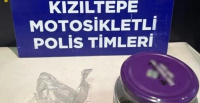 Durdurulan ara&ccedil;ta uyuşturucu ele ge&ccedil;irildi