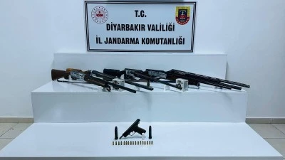 D&uuml;zenlenen operasyonlarda silah ve m&uuml;himmat ele ge&ccedil;irildi