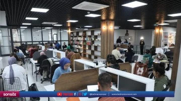 Edebiyat Evi'nde &ouml;ğrencilere hizmet veriyor