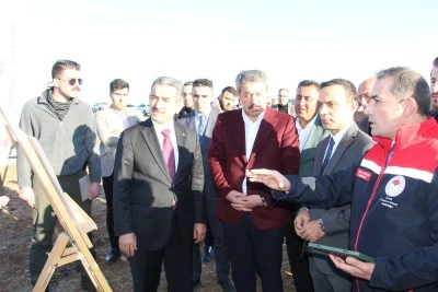 Ekici, tarım b&ouml;lgesi'nde incelemelerde bulundu