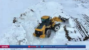 Ekipler karla m&uuml;cadele &ccedil;alışmalarını s&uuml;rd&uuml;r&uuml;yor