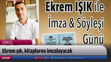 Ekrem şık, kitaplarını imzalayacak