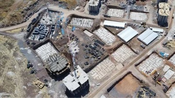 Elazığ'da 2 bin 936 deprem konutunun inşası s&uuml;r&uuml;yor