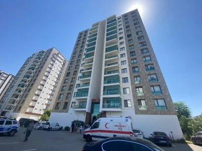 Elektrik akımına kapılan apartman g&ouml;revlisi hayatını kaybetti